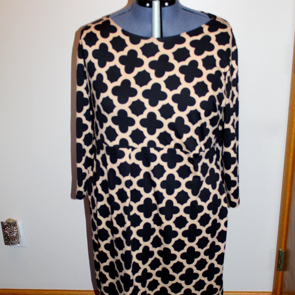 Black and tan patterned dress with 3/4 sleeves